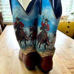 Women’s size 7 boots.